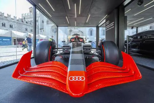 Il binomio dei quattro anelli: innovazione e bellezza. Presentata a Trento la Audi F1 Showcar