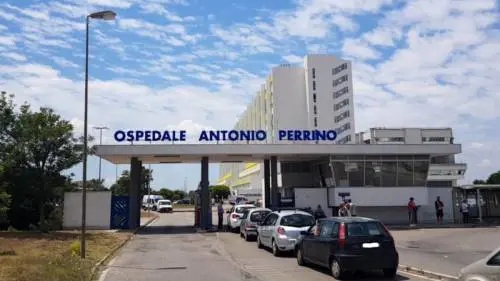 Sutura corpo e si fa selfie Caposala denunciata