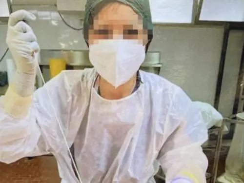 Selfie sui social mentre ricuce un cadavere: bufera sulla caposala a Brindisi