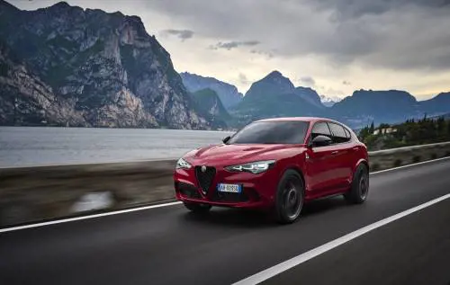 Nuova Alfa Romeo Stelvio Quadrifoglio 2023: guarda la gallery del restyling
