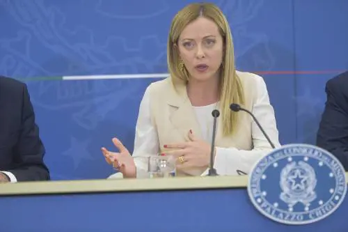 Iniezioni di realismo