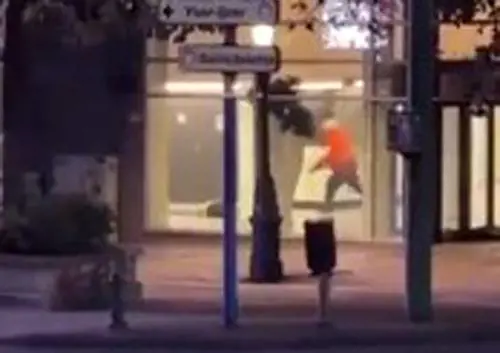 Grida "Allah akbar" e fa strage a Bruxelles. "Vendetta dell'Isis". Il killer in fuga ha vissuto a Bologna