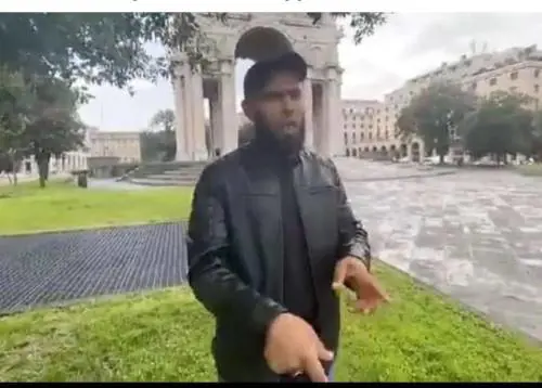 Nel covo emiliano tra silenzi e stupore. Sparita la compagna, l'ex barista Agrebi