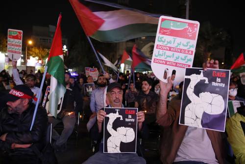 Le piazze arabe si scaldano contro Israele: cos'è successo dopo la strage all'ospedale di Gaza