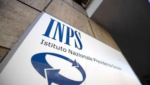 Roma, uomo tenta di darsi fuoco in sede Inps