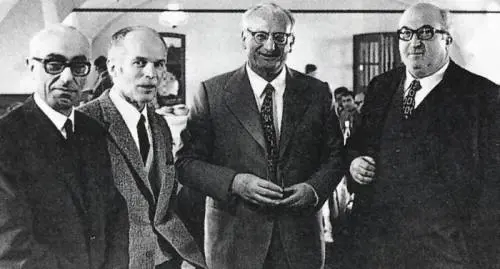 Gli uomini dell’Alfa Romeo in una foto dei primi anni 60. Da sinistra ing. Orazio Satta Puliga, il progettista Giuseppe Busso, dott. Giuseppe Luraghi e ing. Carlo Chiti.