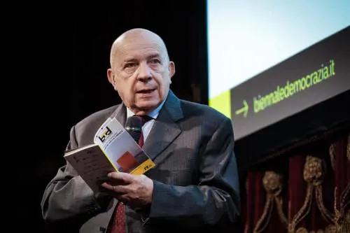 "Verminaio politico". Zagrebelsky attacca e difende la giudice pro migranti