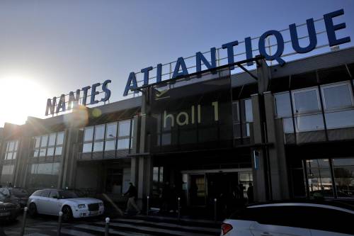Allarme bomba in Francia: chiusi cinque aeroporti regionali