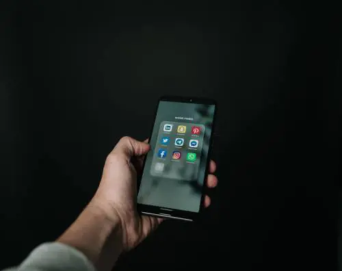 ilGiornale è sempre più social: scopri i nuovi canali Whatsapp, Telegram e Tik Tok