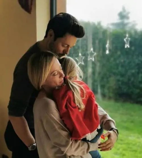 L'annuncio della Meloni dopo i fuorionda di Striscia: "La mia relazione con Giambruno finisce qui"