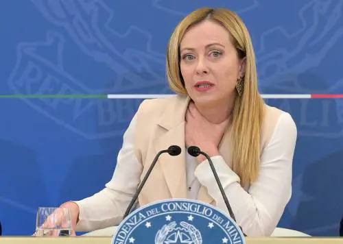 La parola 'fine' di Meloni, la verità di Striscia e Gaza: quindi, oggi...