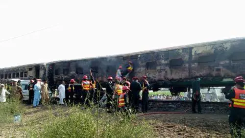 "Stavano cucinando nel vagone". Così il treno esplose a Liaquatpur