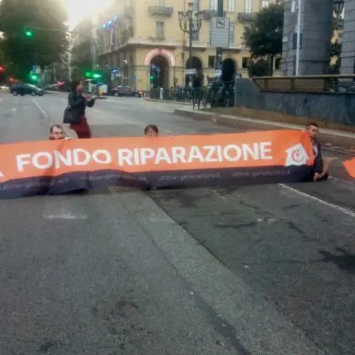 La protesta di Ultima Generazione a Torino