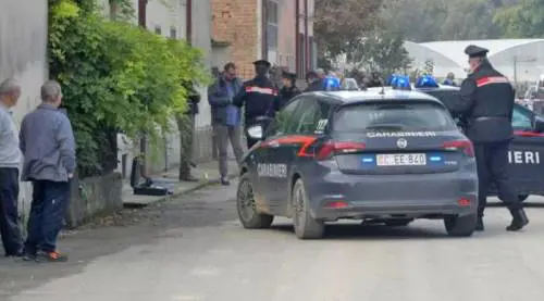 Pitbull scappa da cancello, aggredisce e uccide anziana