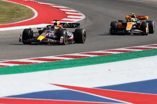 F1 USA, Verstappen vince in rimonta, Ferrari in affanno