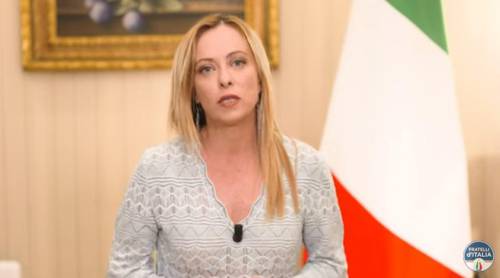 Giorgia diserta l'evento per stare con la figlia. "Scusate, sono umana"