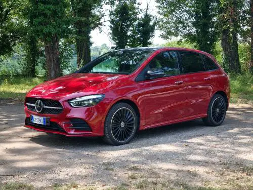 Mercedes Classe B 250e (2023): la prova dell’ibrida plug-in da 70 km di autonomia 