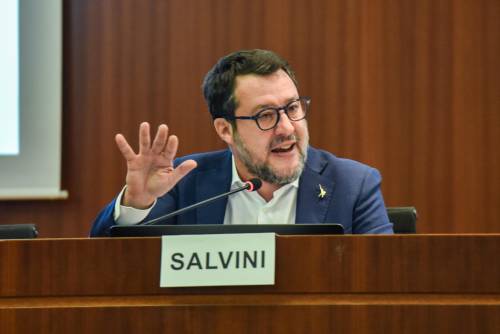"Ci lascino lavorare...". Salvini stronca la giunta Sala sulle auto