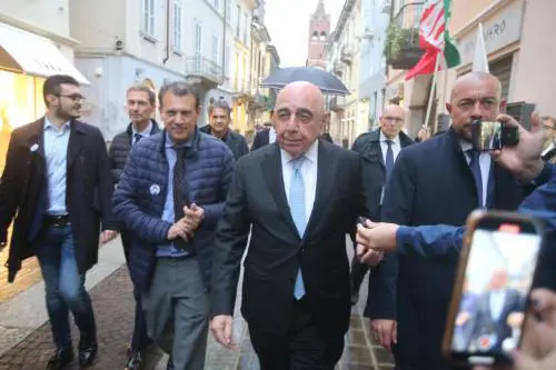 L'ennesima "coppa" di un vincente. Esultano Marina e Pier Silvio: "Bravo"