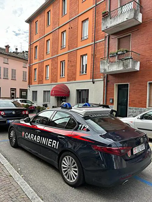 In hotel insieme: poi litigano e la accoltella