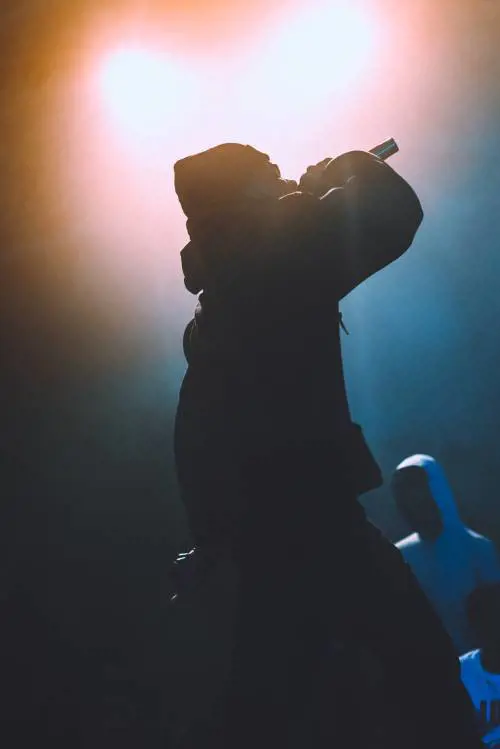 Il rap, la favola nera con cui i ragazzi si raccontano agli adulti