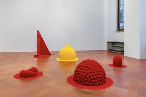 Anish Kapoor con l’inverosimile e l’irreale sconvolge l’armonia e il rigore del Rinascimento