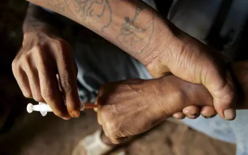 È allarme eroina tra i ragazzi. La svolta arriva dagli Usa: "Presto il vaccino anti-droga"