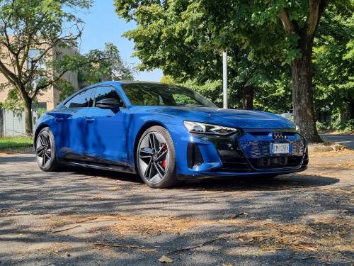 Audi RS e-tron GT: prova, autonomia e video della super elettrica da 646 CV 