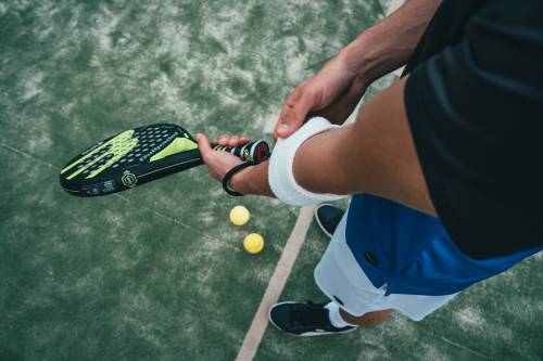 Tennis: outfit e accessori indispensabili per praticarlo