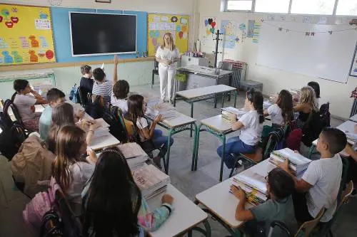 "Natale sostituito con la parola inverno". Scoppia il caso in una scuola di Livorno