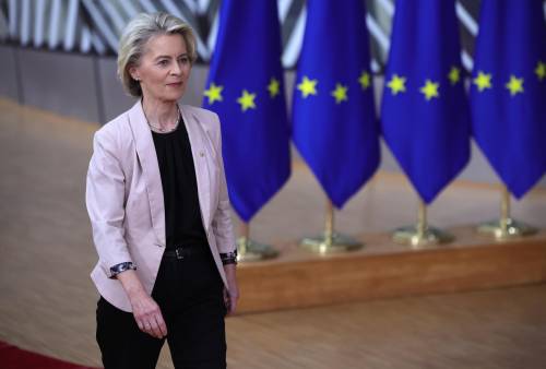“Accordo in linea col diritto Ue”. Da Ursula von der Leyen arriva l’ok al patto Italia-Albania