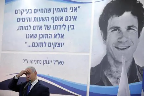 La lezione di Yoni a Bibi: "Pace con gli arabi? Illusi"