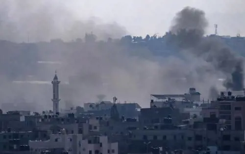 Israele amplia le operazioni di terra. Tank nella Striscia: "Attacco senza precedenti" | La diretta