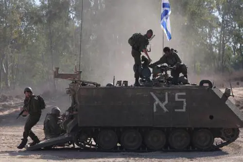 Noi militari di carriera tornarti a difendere Israele: parla un ex-ufficiale dell'intelligence