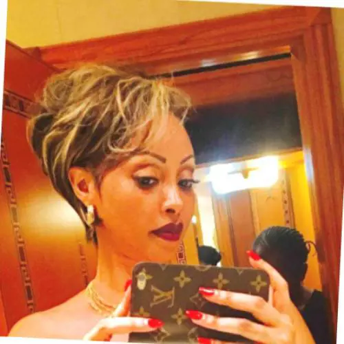 "Quella notte in hotel...". La stanza da 240 euro, la carta di credito e i dubbi su Liliane e Soumahoro