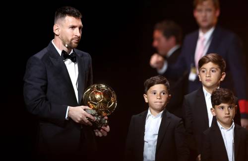 Messi e l'ottavo Pallone d'Oro (tra i fischi dei francesi): ecco cosa è successo