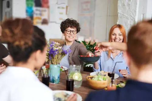Mangiare presto riduce infarti e ictus: lo studio
