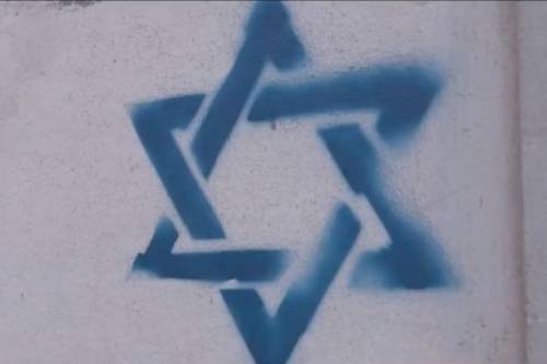 Odio antisemita a Parigi: stelle di david su negozi e palazzi 