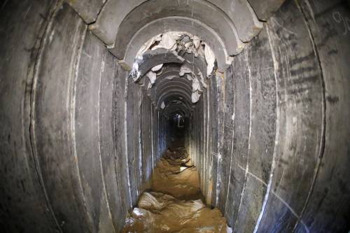 Israele e la guerra nei tunnel: cosa c'è da sapere sulle "bombe spugna" su Gaza