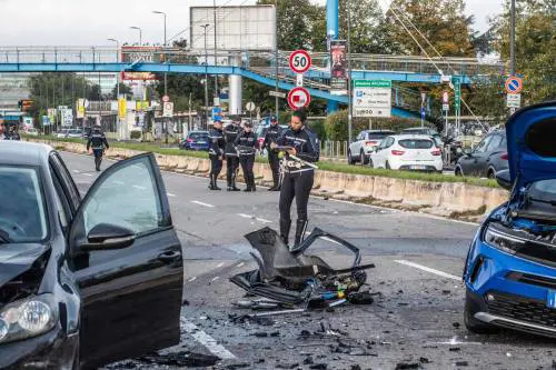 Tragico incidente a Milano nella notte di Halloween: due morti e dieci feriti