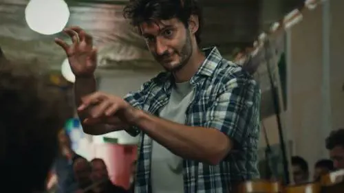 “Il libro delle soluzioni”, un film la cui stravaganza si tramuta in noia