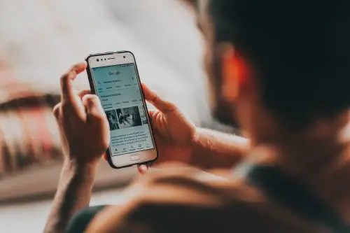 Perseguita la ex con video hot e messaggi. Ma la vittima è un'omonima
