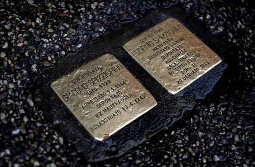 Roma, vandalizzate altre due pietre d'inciampo