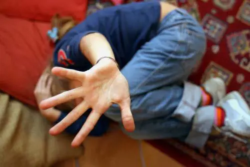 Bimba stuprata a Perugia, il giallo dell'animatore pedofilo: il padre lo denunciò ma il camping lo ha assunto