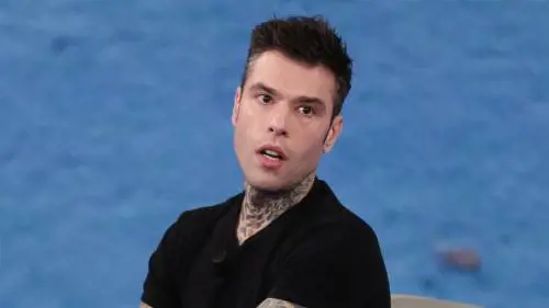 Quella voce su Fedez: "Alla madre non dà nemmeno un euro..."