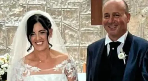 Coppia cena al ristorante, lei muore. Si aprono due piste: indagati titolari ristorante e medico