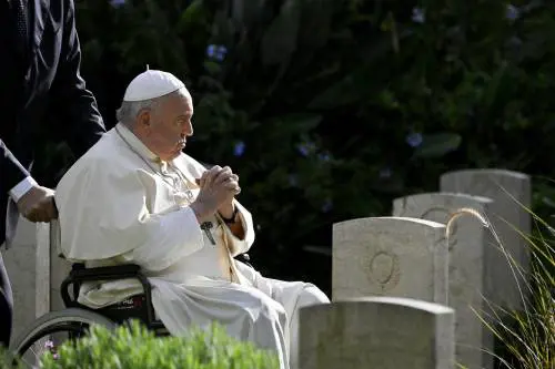"L'oscurità...". Il vescovo Strickland risponde a papa Francesco dopo la rimozione