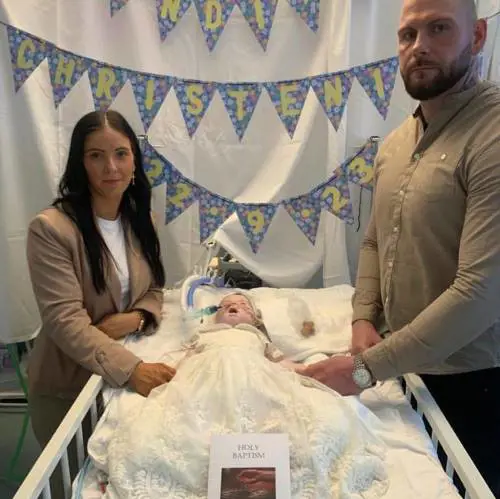 Indi Gregory trasferita nell'hospice: iniziate le procedure per la sospensione dei supporti vitali