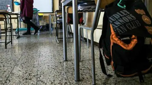 "Sei un nano malefico". A processo per maltrattamenti un'insegnante di Roma