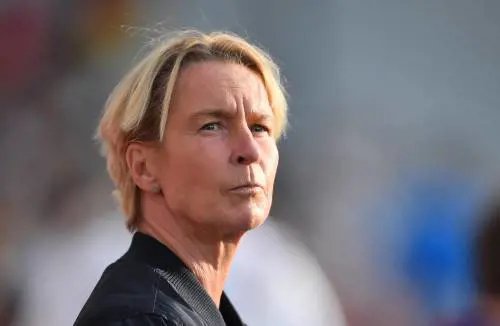 Presenta il certificato medico ma va in vacanza: Germania licenzia ct della nazionale femminile